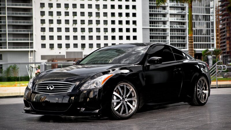 Black Infiniti G37 Coupe