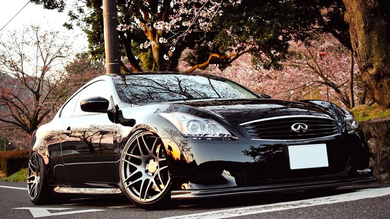 Black Infiniti G37 coupe