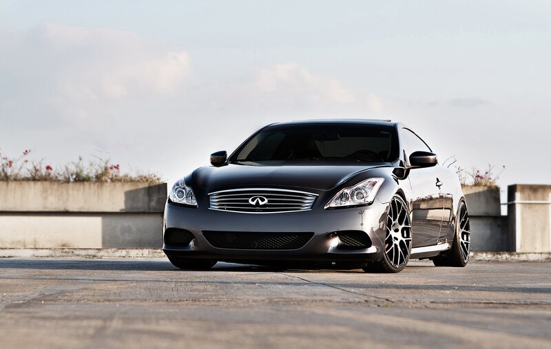 Black Infiniti G37 Coupe — Gray, Calm