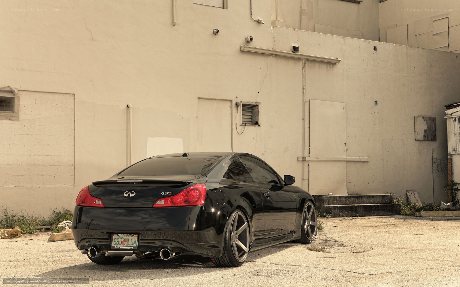 Black Infiniti G37S parked