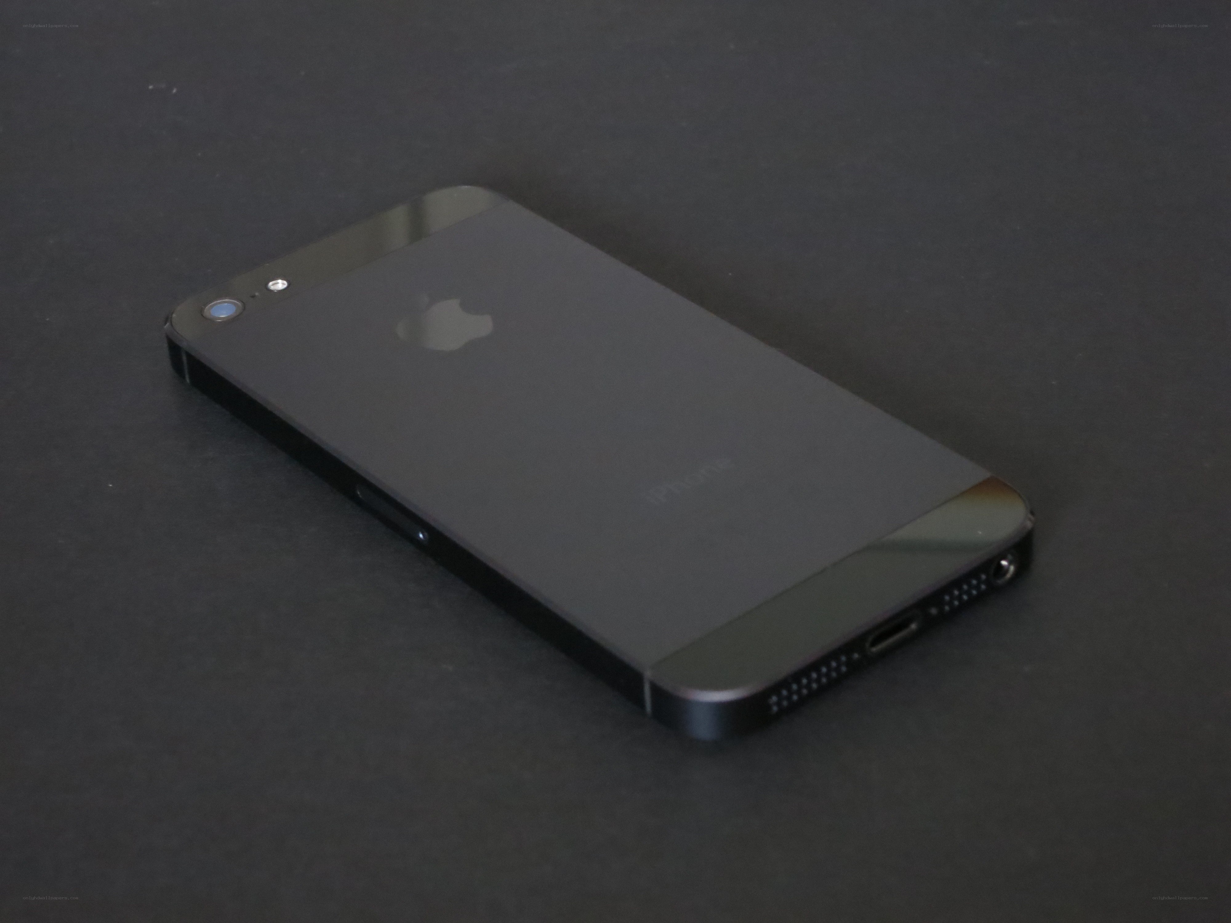 black iPhone 5 on dark surface