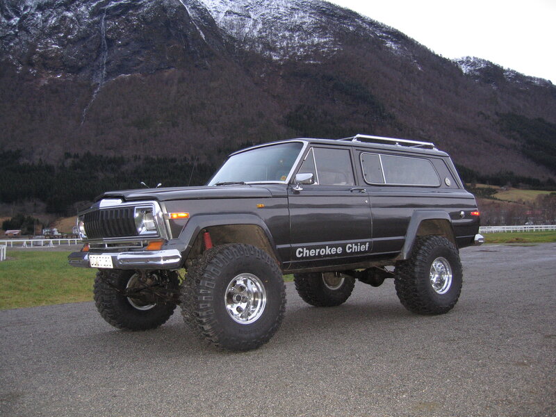Black Jeep Cherokee Chief