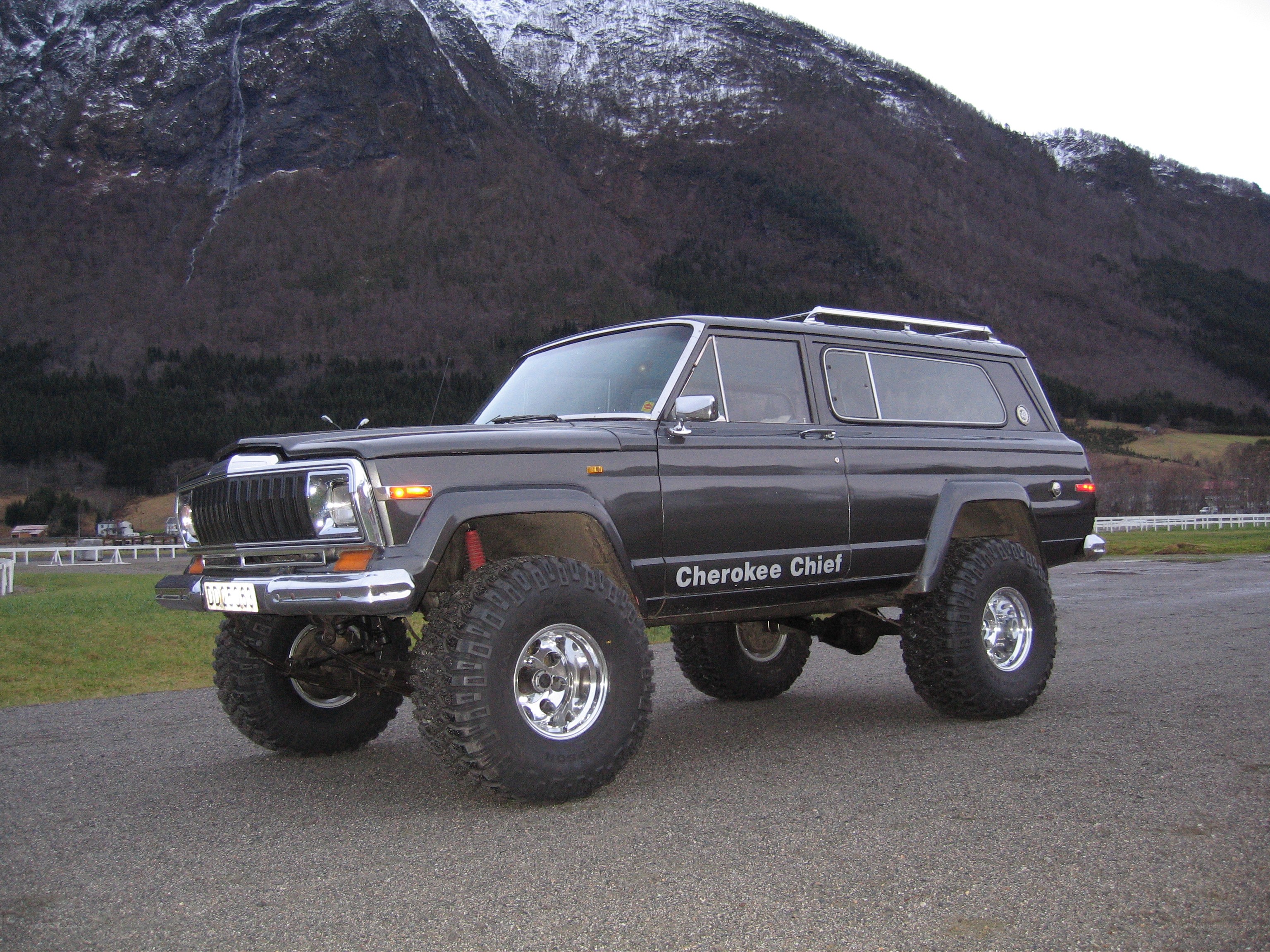 Black Jeep Cherokee Chief