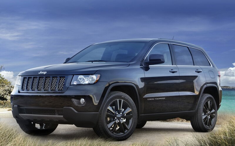 Black Jeep Grand Cherokee