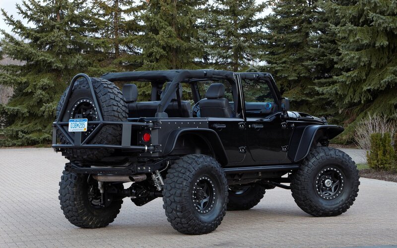 black jeep wrangler with spare tire