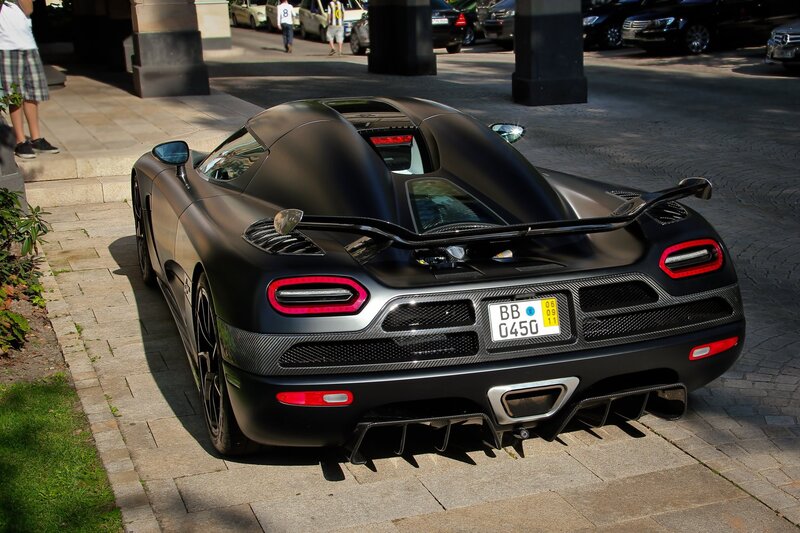 black koenigsegg car on street