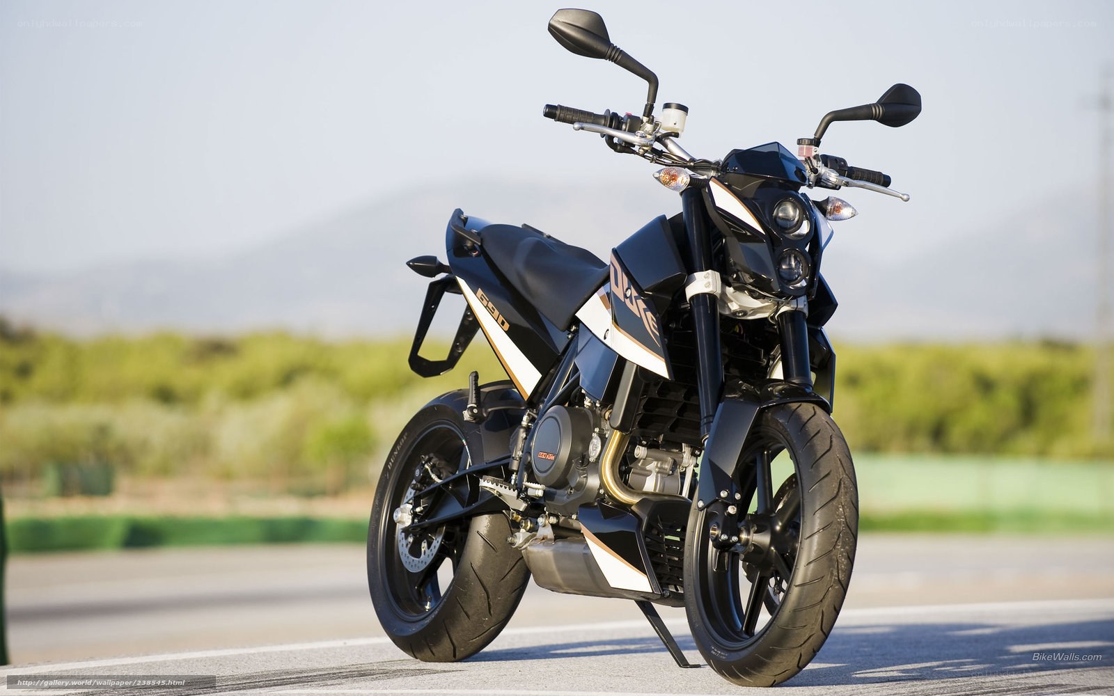 Black KTM Duke 690 motorcycle