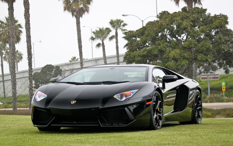 Black Lamborghini Aventador — Calm
