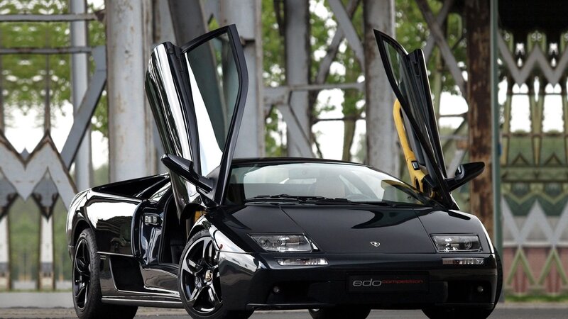 Black Lamborghini Diablo — Dramatic