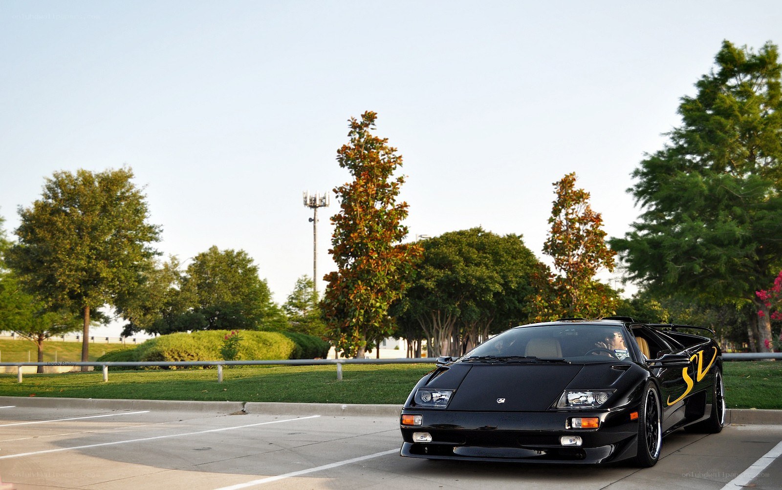 Black Lamborghini Diablo SV