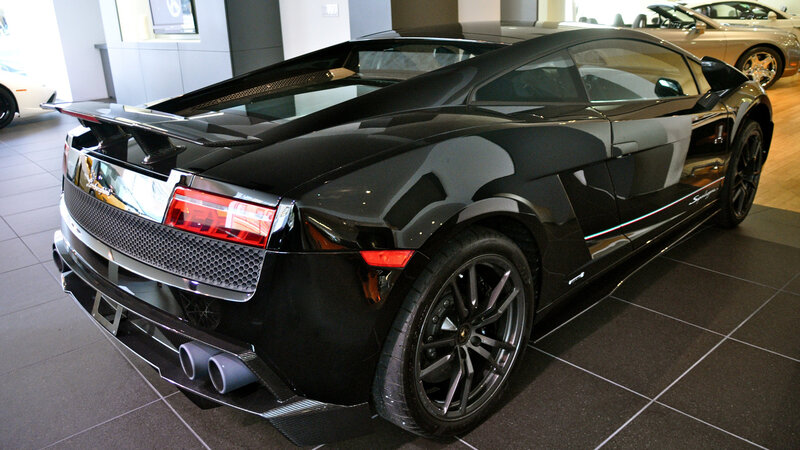 Black Lamborghini Gallardo