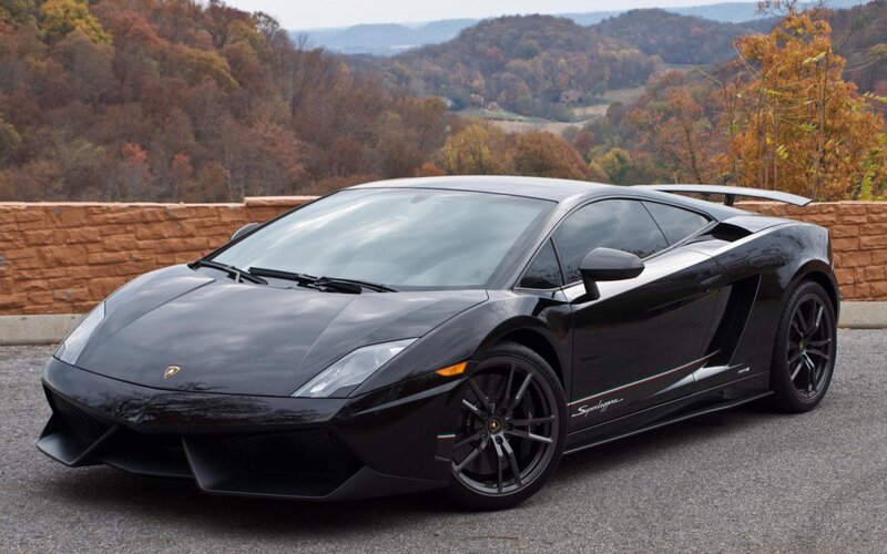 Black Lamborghini Gallardo — Serene, Autumn