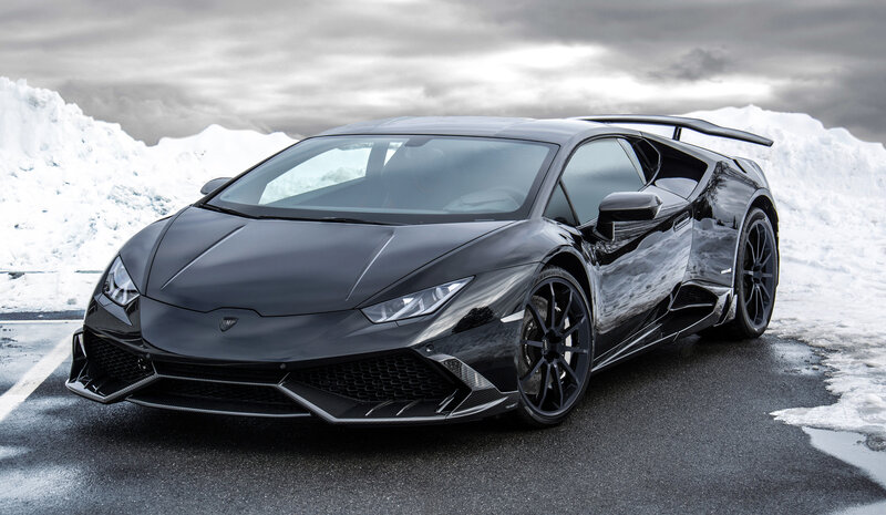 Black Lamborghini Huracan — Dramatic