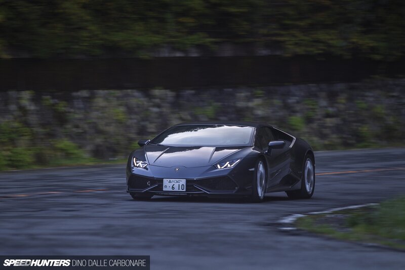 Black Lamborghini Huracan — Dynamic