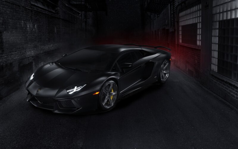 Black Lamborghini in alley