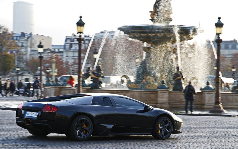 Black Lamborghini in Paris
