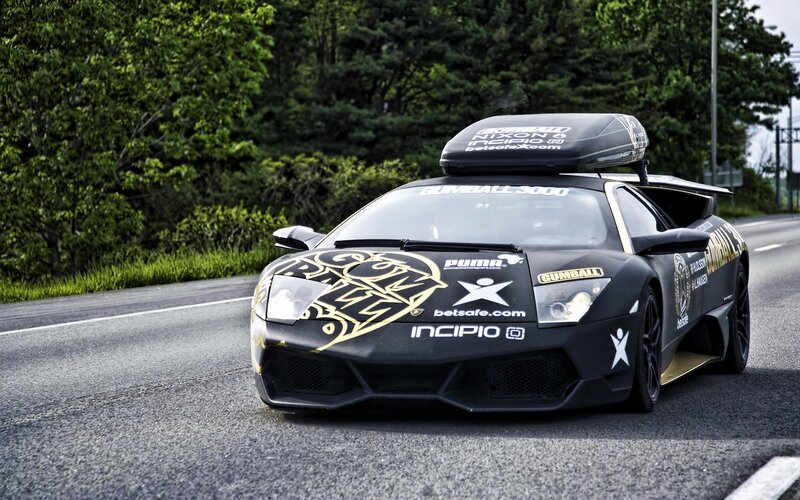 black lamborghini on road