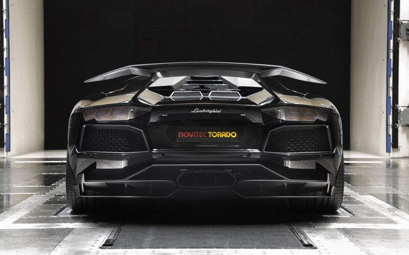 black lamborghini rear view
