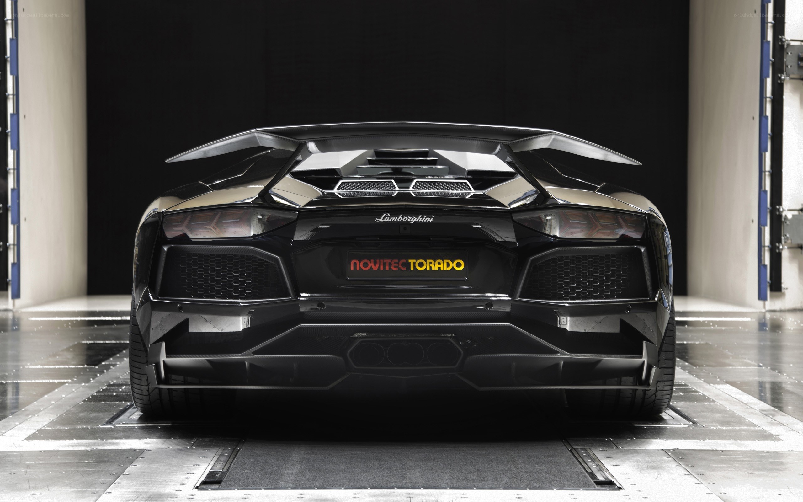 black lamborghini rear view