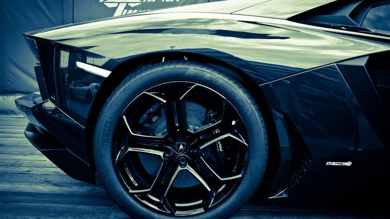 Black Lamborghini Wheel