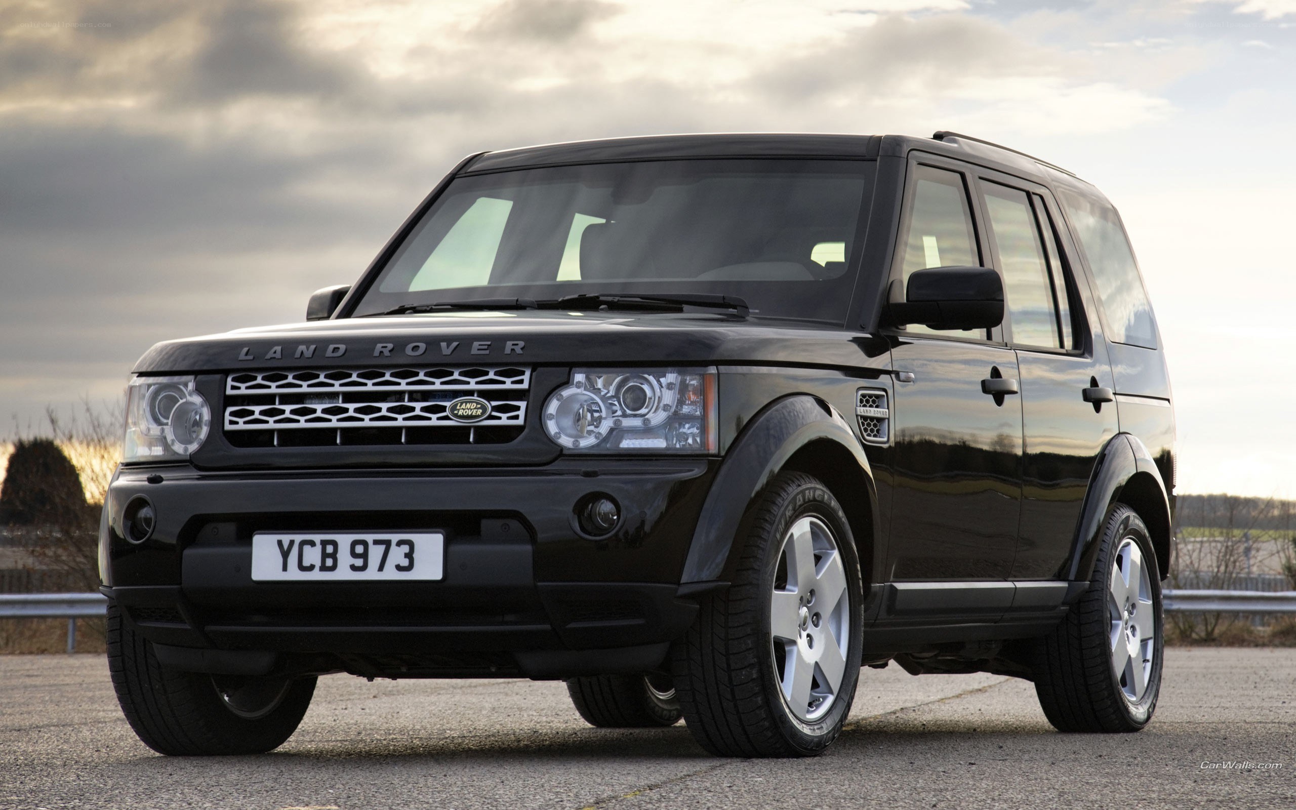 Black Land Rover Discovery