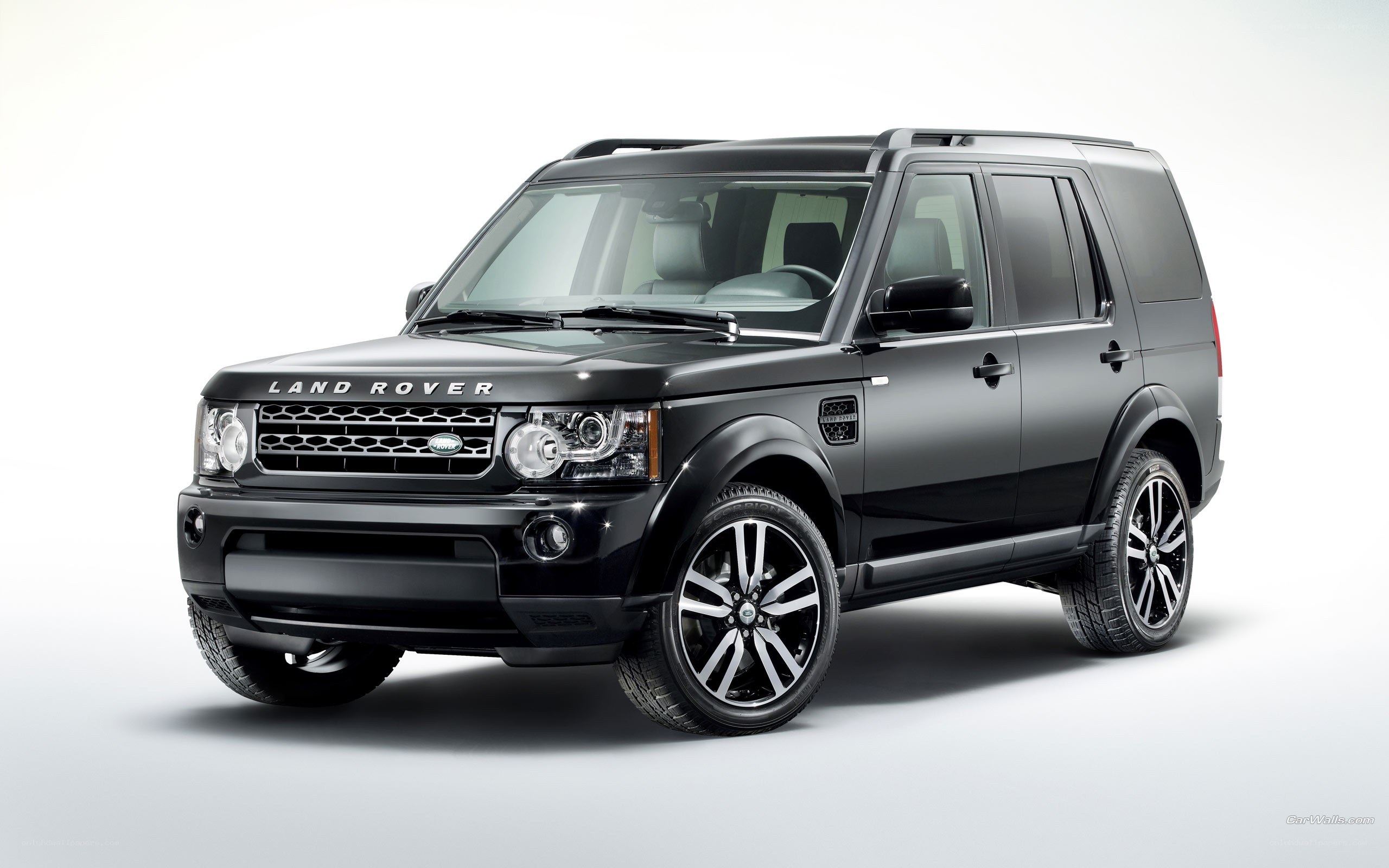black land rover discovery
