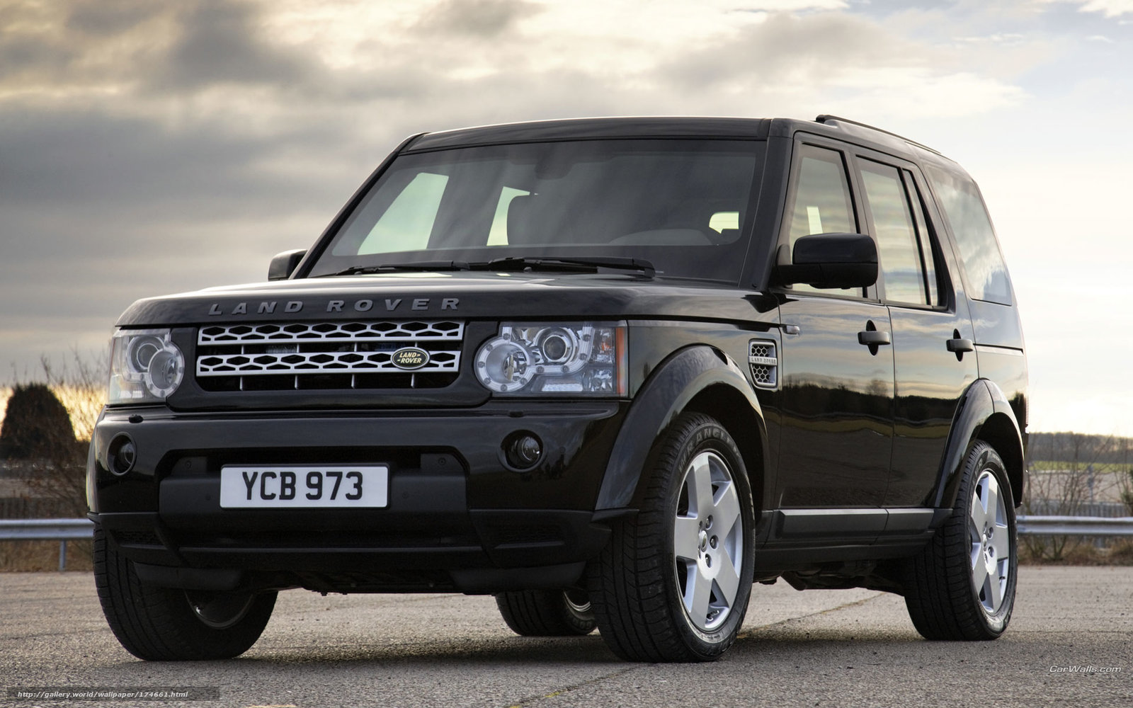 Black Land Rover Discovery