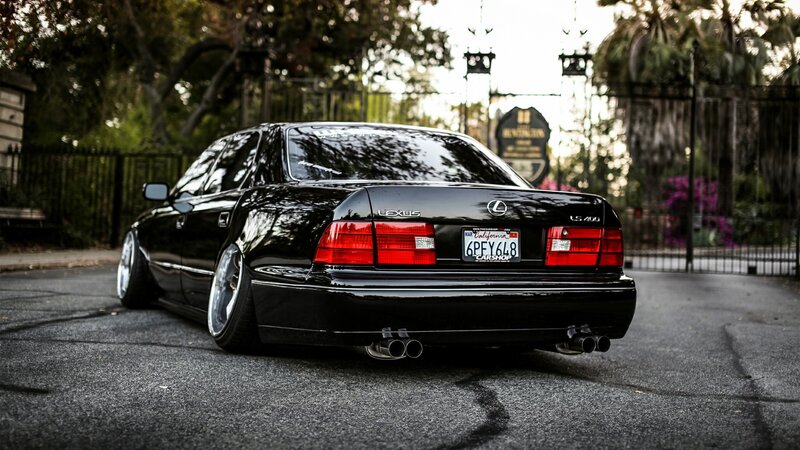 black lexus ls400 sedan