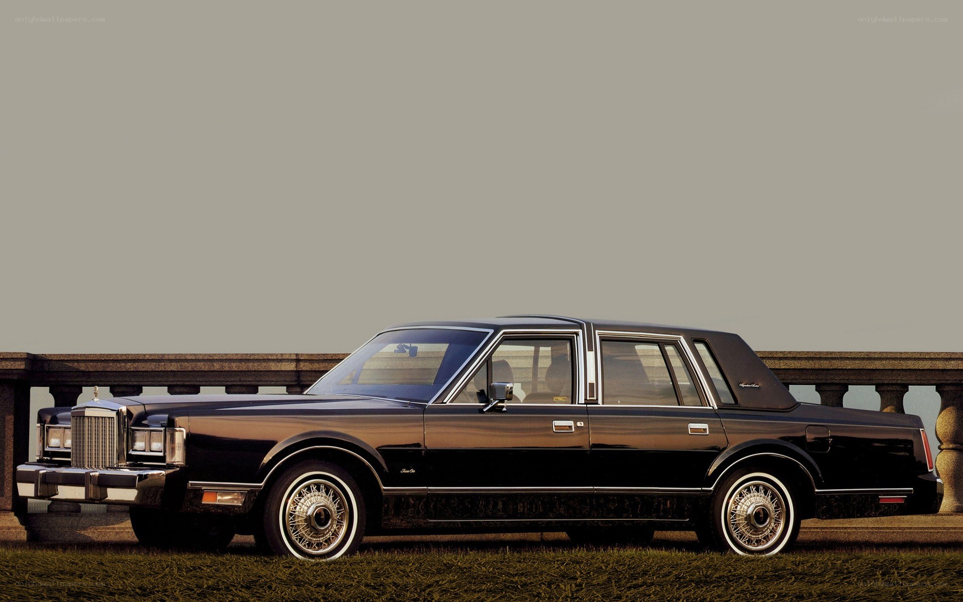 black lincoln town car