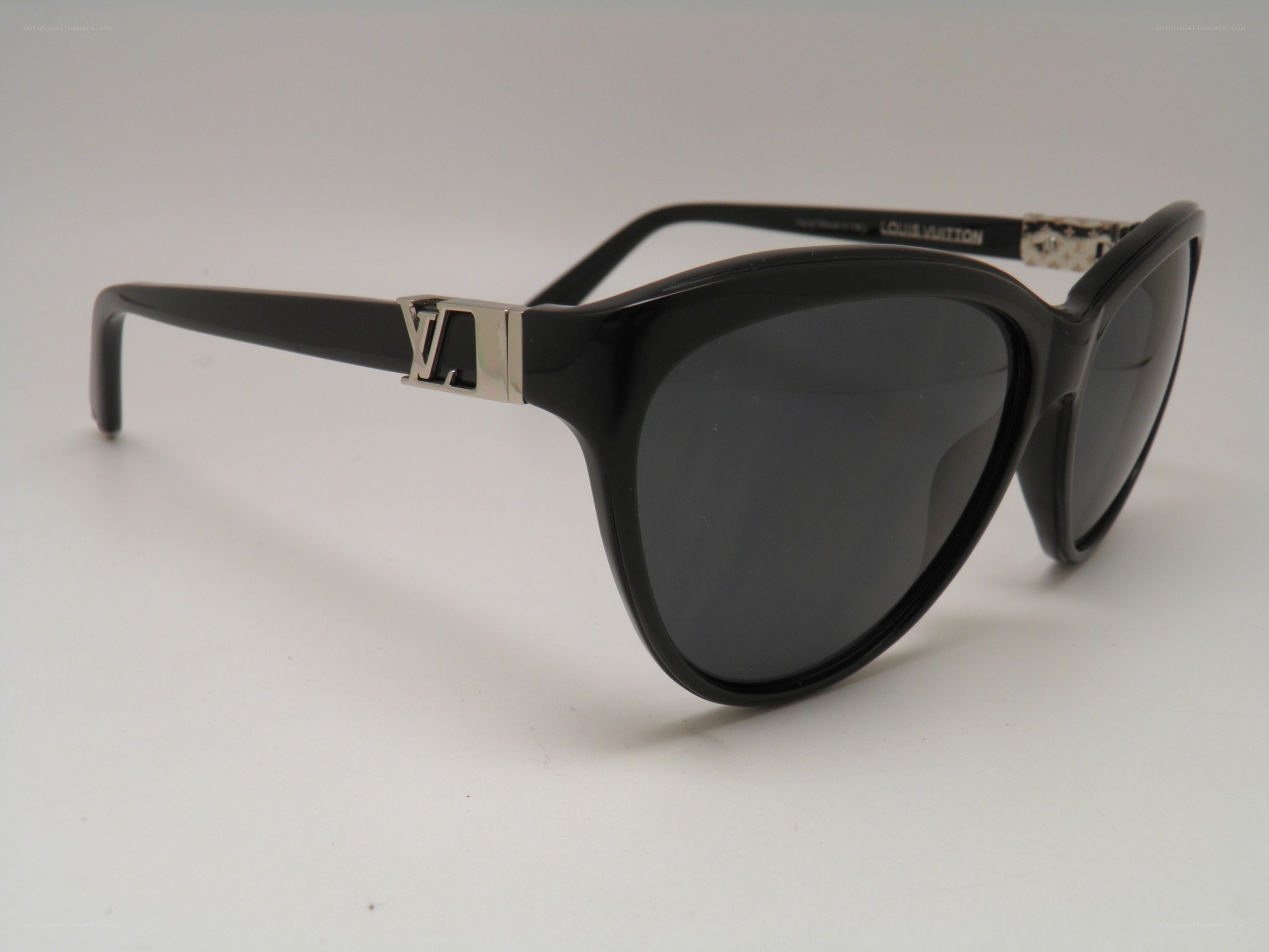 black louis vuitton sunglasses
