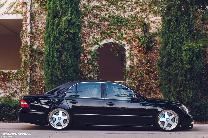 Black Luxury Sedan — Calm, Afternoon, Photograph, Car