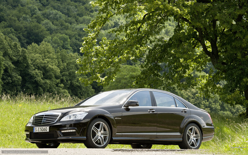 Black Luxury Sedan — Serene