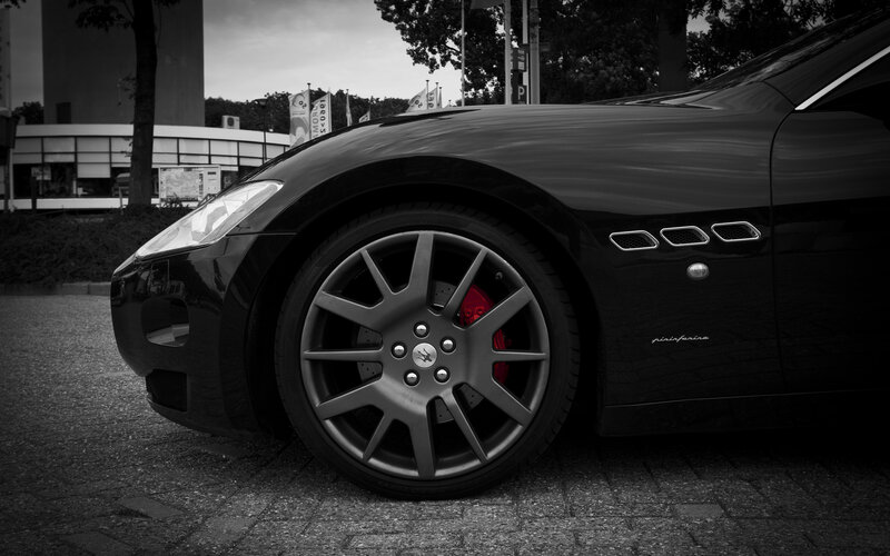 black maserati gran turismo