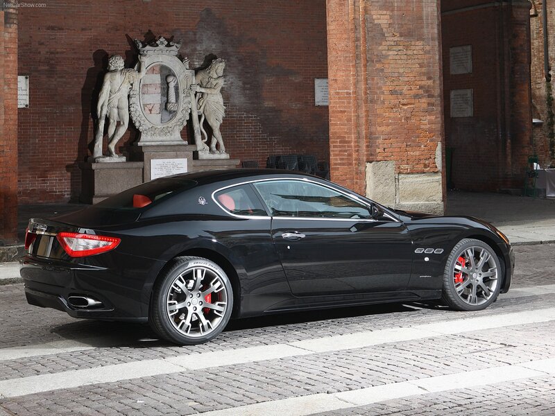 Black Maserati GranTurismo