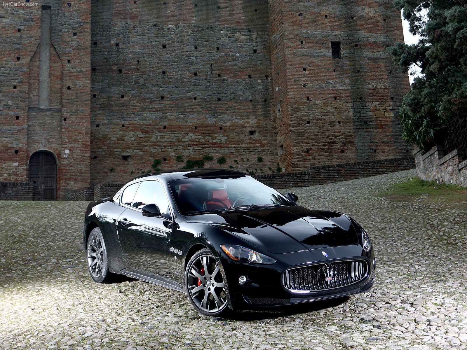 Black Maserati GranTurismo