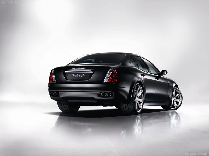 black maserati quattroporte