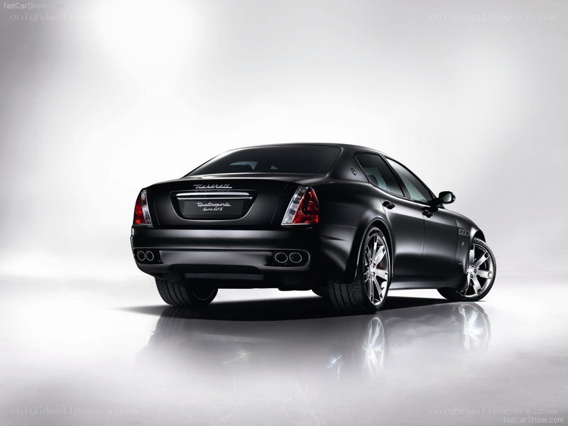 black maserati quattroporte