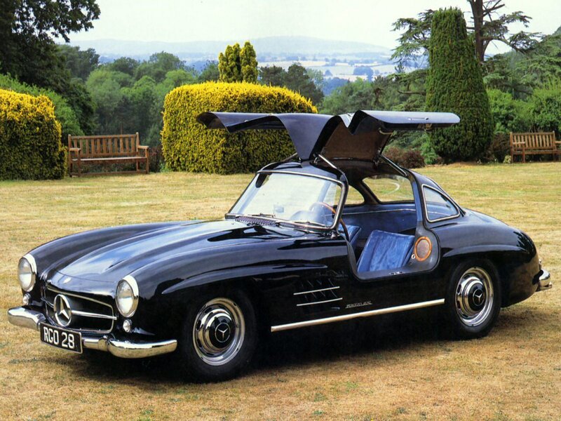 Black Mercedes-Benz 300SL Gullwing