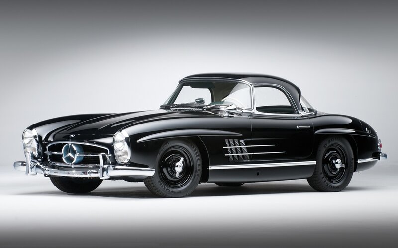 Black Mercedes-Benz 300SL Gullwing