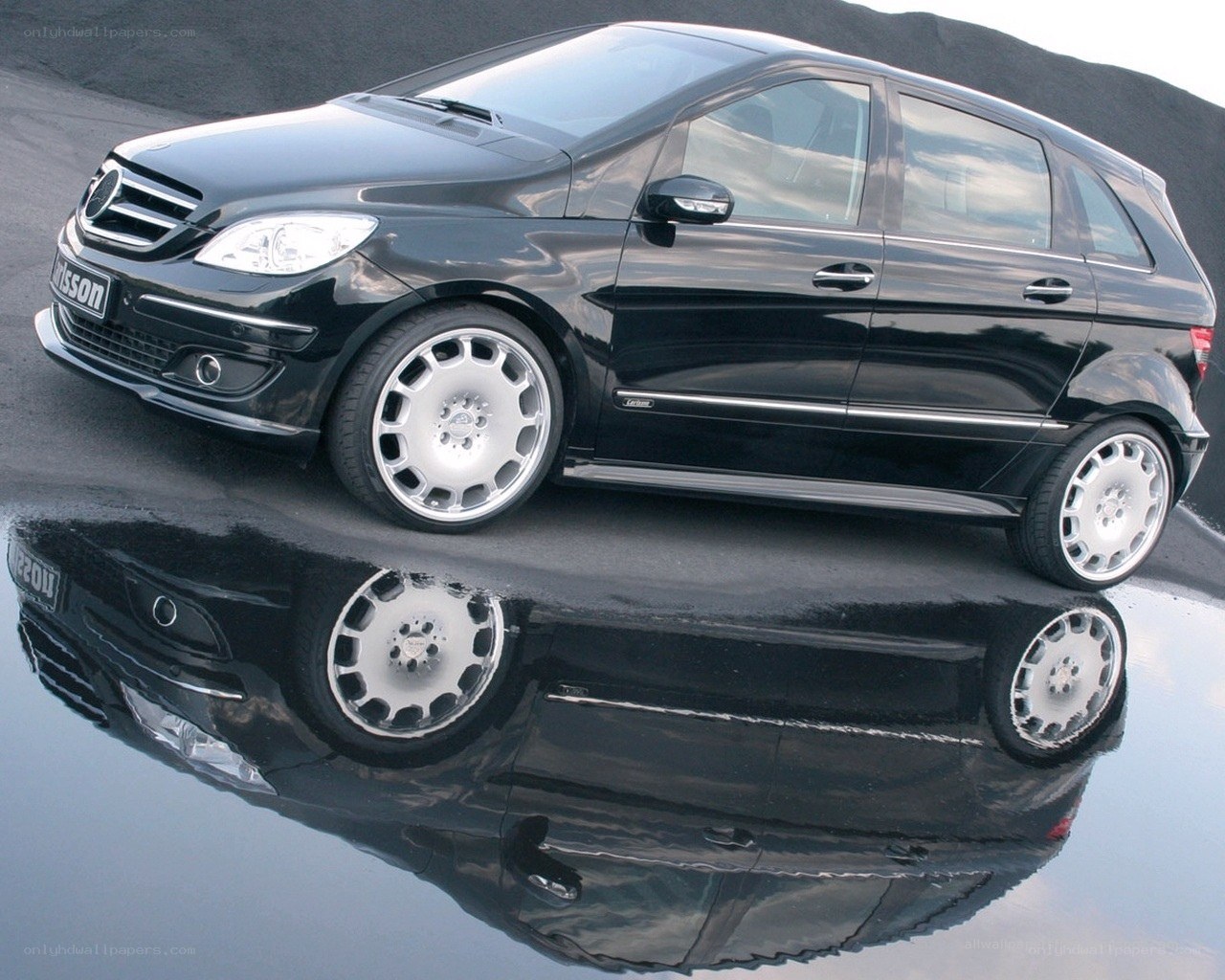 Black Mercedes-Benz B-Class