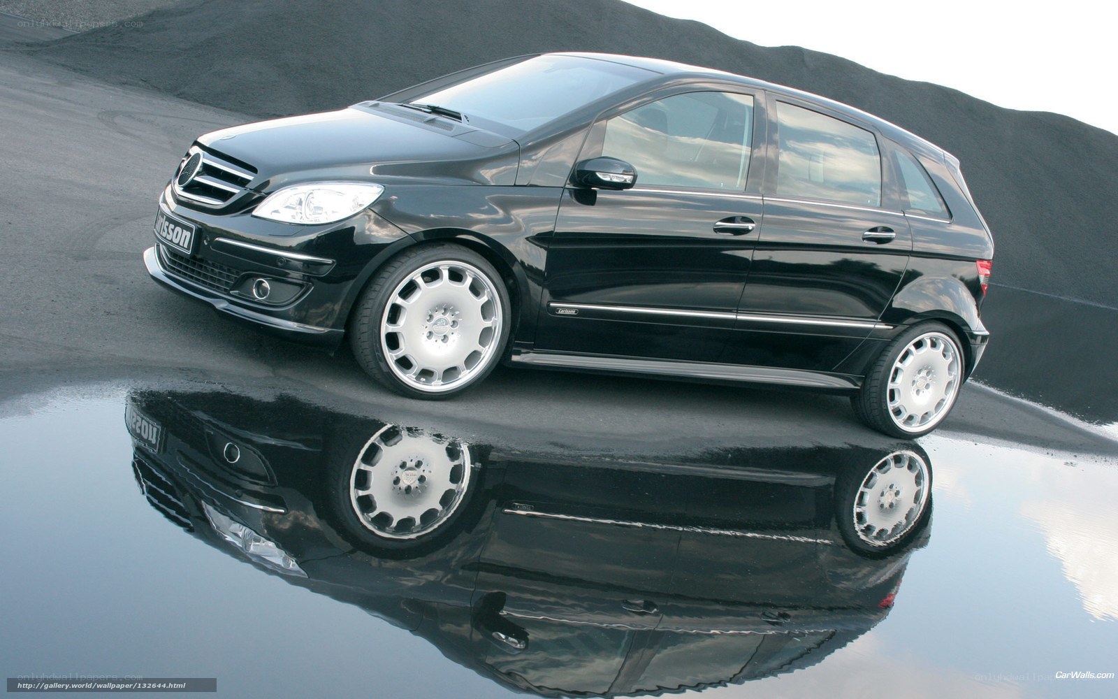 Black Mercedes-Benz B-Class