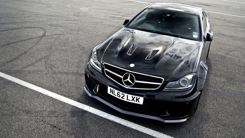 Black Mercedes-Benz C63 AMG — Dramatic