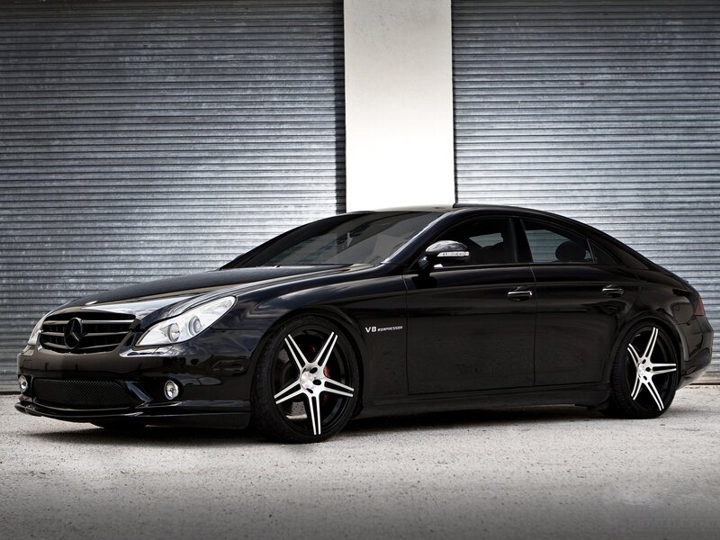 black mercedes-benz cls