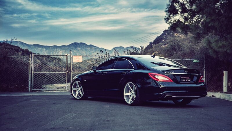 Black Mercedes-Benz CLS550 parked