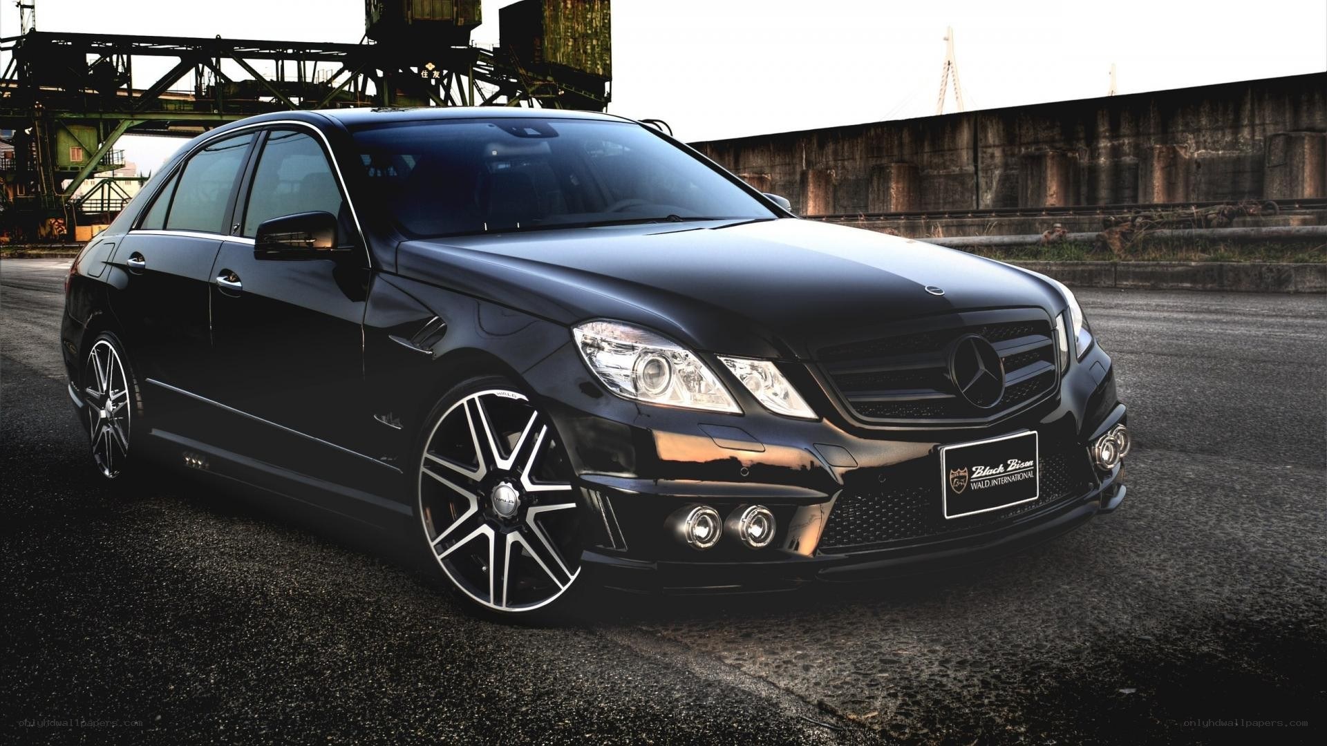 black mercedes-benz e-class