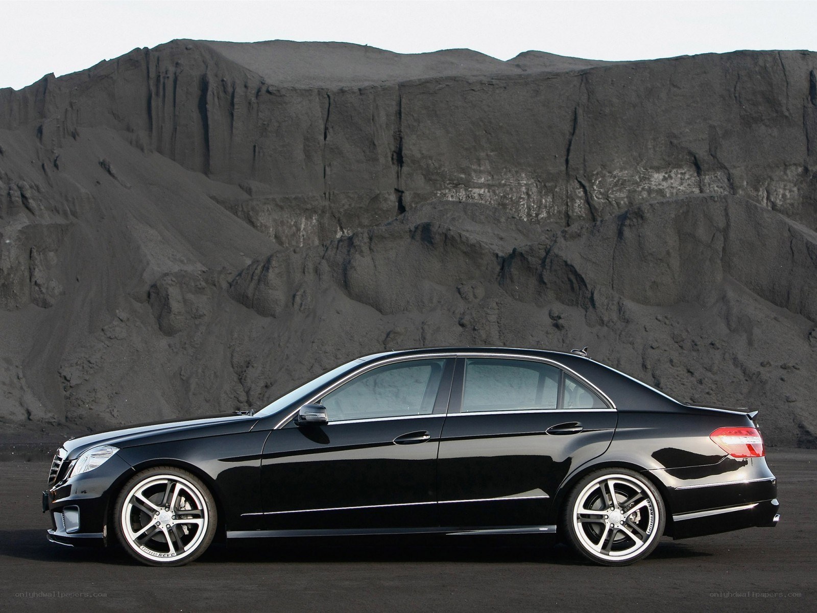 black mercedes-benz e-class