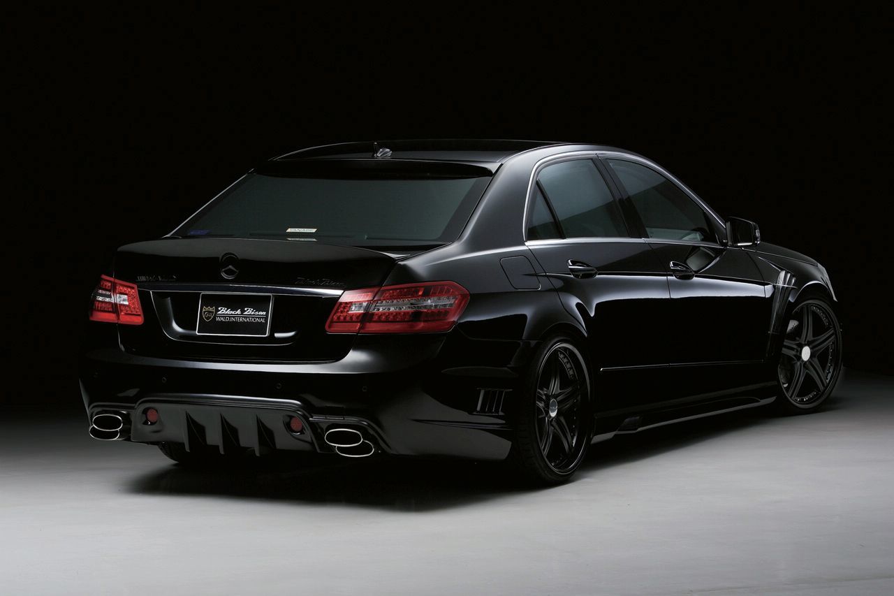 black mercedes-benz e-class