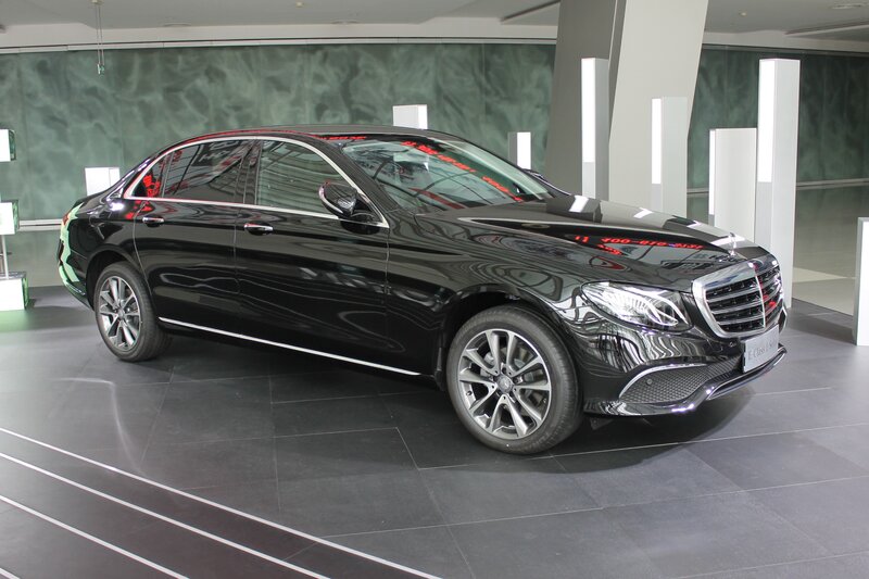 Black Mercedes-benz E-class — Neutral