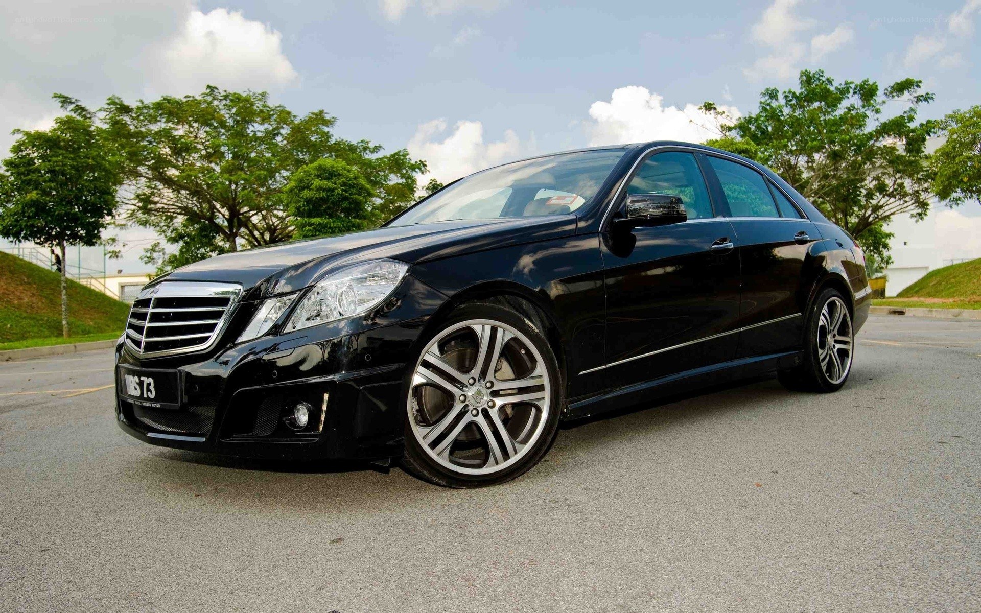 black mercedes-benz e-class sedan