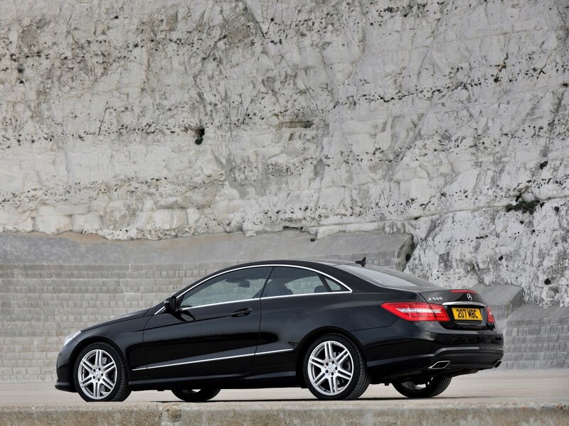 Black Mercedes-benz E500 — Dramatic